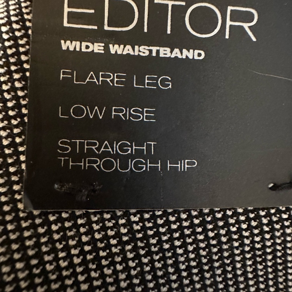 Express Editor Wide waistband, low rise flared leg NWT size 2 short.